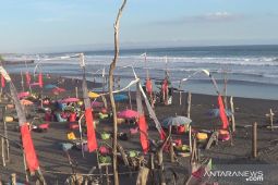 The Bali provincial government to provide travel guidebook to foreign tourists