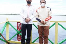 Bupati asal Kalteng berwisata di Danau Sentarum Kalbar
