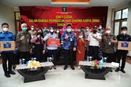 Kanwil Kemenkumham Kalbar salurkan sebanyak 100 paket sembako