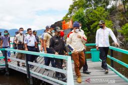 Bupati  Murung Raya Kalteng takjub melihat wisata Danau Sentarum di Kalbar