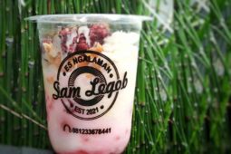 Segarnya minum es "suket ireng" di Kedai Sam Legob