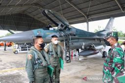 Pesawat F-16 Skadron 16 mengudara di langit Sabang dan Banda Aceh