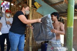 Agen perjalanan wisata Rusia "BTB" bantu korban gempa Karangasem-Bali