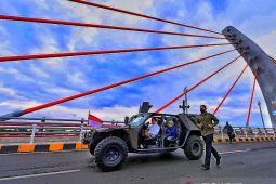 Jokowi ajak Noormiliyani satu mobil tinjau Jembatan Sungai Alalak