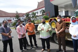 Ini pesan Bupati Tapsel usai serahkan bantuan Pemprov Sumut ke Bumdes