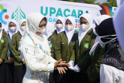 Dengan peserta terbatas, Ning Ita pimpin upacara Hari Santri 2021