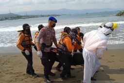 Jasad wisatawan yang tenggelam di Pantai Karangnaya Sukabumi ditemukan
