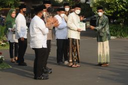 Wali Kota Surabaya ajak santri jadi garda depan penggerak ekonomi masyarakat