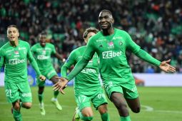 Saint-Etienne petik satu poin  dari laga tertunda insiden suar