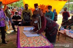 Bupati berharap BUMDes berkontribusi terhadap perekonomian Desa Pagatan Besar