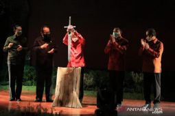 Tancapkan pedang, Gubernur buka Festival Seni Bali Jani III