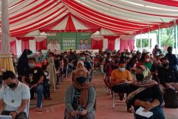 Adaro gelar vaksin serentak, peserta membludak