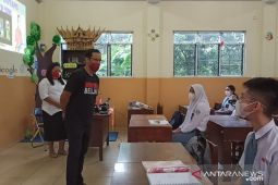 Nadiem tinjau pelaksanaan  pembelajaran tatap muka di Medan