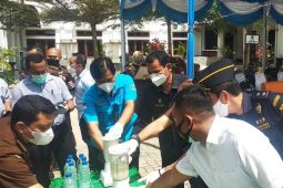 Narkotika bernilai Rp2 miliar dan rokok ilegal Rp400 juta dimusnahkan