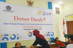 Kemenkeu gelar aksi donor darah memperingati Hari Oeang di Kapuas Hulu