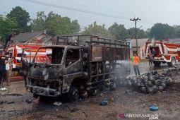 Truk pengangkut gas "melon" hangus terbakar di Bangka