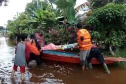 Polres Sanggau evakuasi warga terdampak banjir dampak luapan Sungai Sekayam