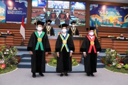 Unair tambah tiga guru besar baru