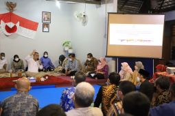 Wali Kota Eri galakkan "cangkrukan" serap aspirasi warga di Surabaya