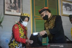 Risma dianugerahi  gelar Adji Nasyrah Maliha dari Kesultanan Bulungan