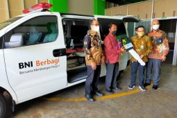 BNI Sidoarjo berikan bantuan ambulans ke RSI Siti Hajar