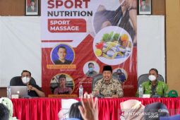Pelatih dan atlet di Situbondo dapat pelatihan "sport nutrition" dan "sport massage"