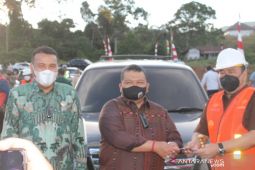 Setelah diselamatkan, Kejari Tapsel serahkan satu unit mobil aset daerah
