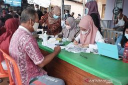 PT Timah - Pemdes Keposang gelar vaksinasi COVID-19 malam hari