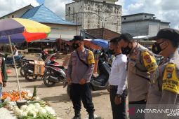 Polres Bangka Barat sosialisasi vaksinasi COVID-19 dari rumah ke rumah