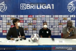 Pelatih Persipura kecewa dengan hasil akhir ketika dikalahkan Persib Bandung