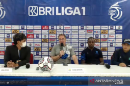 Pelatih Persib Bandung puas dengan penampilan  Henhen dan Zalnando