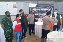 Forkopimda bersama Dinkes Cianjur gelar vaksinasi di pabrik