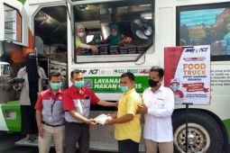 ACT bagikan paket makanan gratis untuk warga di Padangsidempuan
