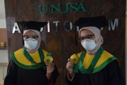 Cerita mahasiswa kembar asal FK Unusa jalani wisuda bersamaan