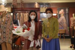 Lily Sambuaga : Dekranasda Dairi berhasil kembangkan Ulos Silalahi jadi aset daerah yang berharga