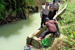 Mayat bayi perempuan bikin heboh pengunjung Danau Sipin