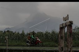 Guguran material vulkanik Gunung Merapi
