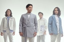 Kanda Brothers mengawali debut segar bersama "Hello"