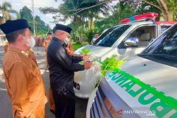 Serahkan ambulans, ini harapan Bupati Simeulue
