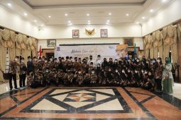 Wali Kota Eri lepas 48 calon kafilah MTQ Surabaya ke Pamekasan