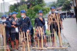 Warga Badui, Lebak tampilkan tari "ngalage" saat tanam padi huma