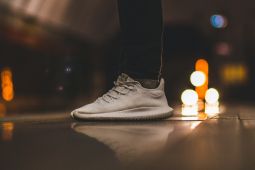 Kiat pilih alas kaki untuk kaum adam