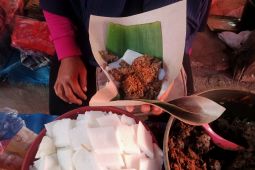 Lontong kariang, kuliner khas Bonjol yang bertahan ratusan tahun