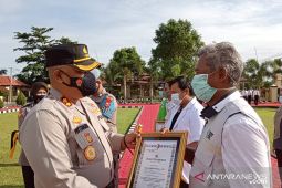 Polres Mukomuko beri penghargaan pejuang penanganan COVID-19