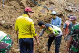 Satu rumah warga di Trenggalek rusak diterjang longsor