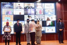 Pemkab Mempawah terima penghargaan Manggala Karya Kencana dari BKKBN