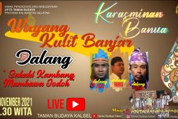 Tiga dalang tampil dalam cerita "sekaki kembang membawa jodoh" di Taman Budaya Kalsel