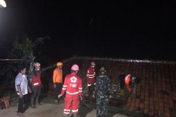 Tiga ruang kelas madrasah di Sukabumi rusak parah diterjang longsor