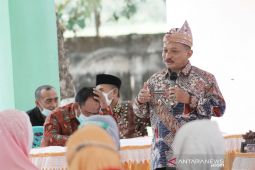 Ratusan warga Situbondo dapat bantuan peralatan program Jatim Puspa