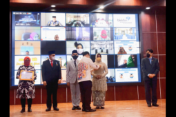 Pemkab Mempawah terima penghargaan Manggala Karya Kencana